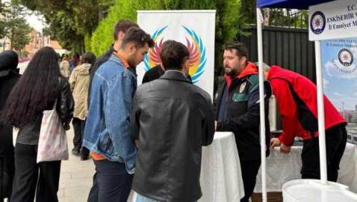 Eskişehir’de polis ekipleri üniversite öğrencilerini bilgilendirdi