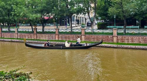 Eskişehir'de Porsuk Çayı'nda ilginç değişim!