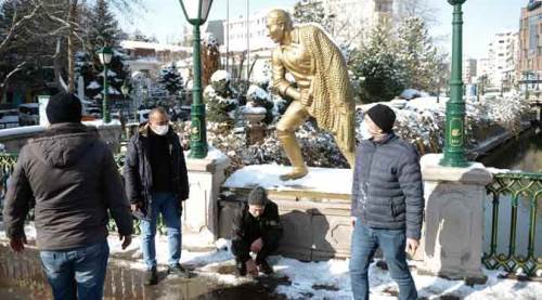 Eskişehir'de Porsuk çayına düştü!
