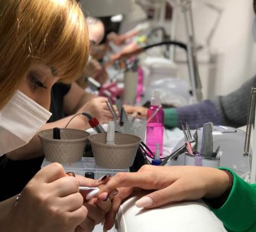 Eskişehir'de protez tırnak trend oldu!