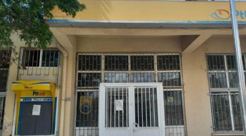 Eskişehir'de PTT binası önündeki ilan hayrete düşürdü