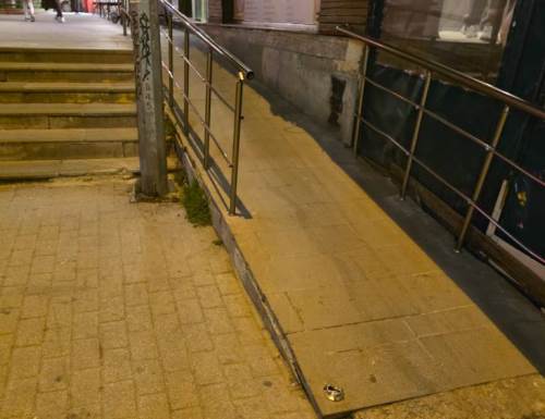 Eskişehir’de rampadaki kırık korkuluk tehlike saçıyor