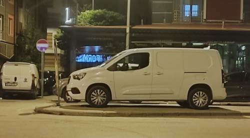 Eskişehir'de refüjler bile otopark olarak kullanılıyor