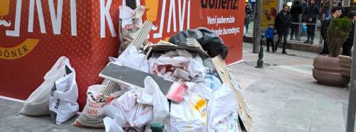 Eskişehir'de restoran tadilatı kaldırım işgal etti: Vatandaş tepkili!