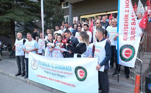 Eskişehir'de sağlıkçılar alacaklarının peşinde: "İşçinin alacağı ödensin!"