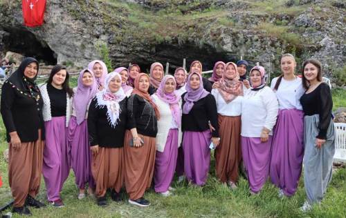 Eskişehir'de Şalvar Gecesi renkli görüntülere sahne oldu