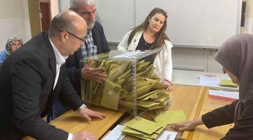 Eskişehir’de sandıklar açıldı: Oy sayım işlemi başladı!