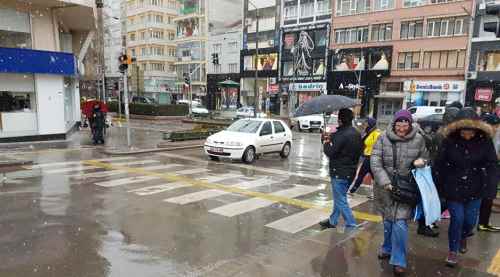 Eskişehir'de şaşırtan kar yağışı
