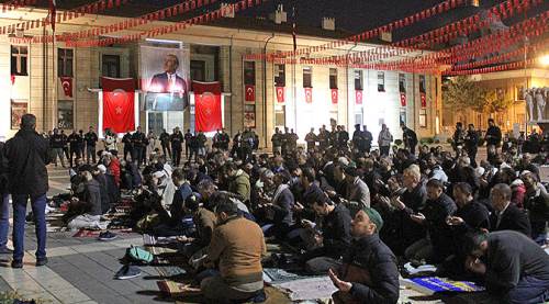Eskişehir'de seccadesini alan oraya gitti: Gazze için... 
