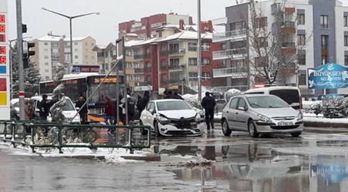 Eskişehir'de sekiz araç birbirine girdi