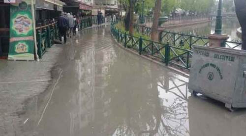 Eskişehir'de sel felaketi! Ev ve iş yerleri...