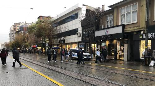 Eskişehir’de şemsiye almayan pişman oldu!