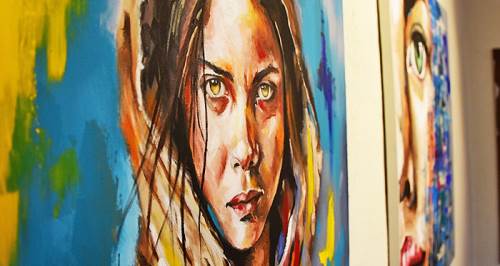 Eskişehir'de sesler onun elinde renklere dönüştü	