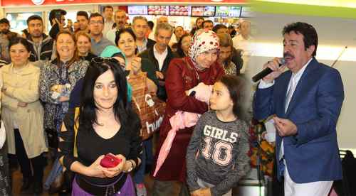 Eskişehir'de sevenleriyle buluştu