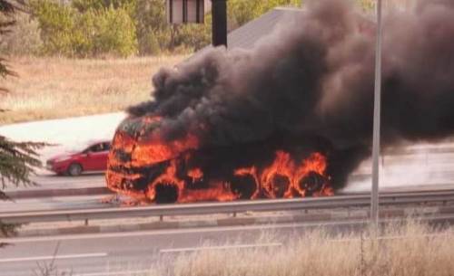 Eskişehir’de seyir halindeki kamyon alev topuna döndü!