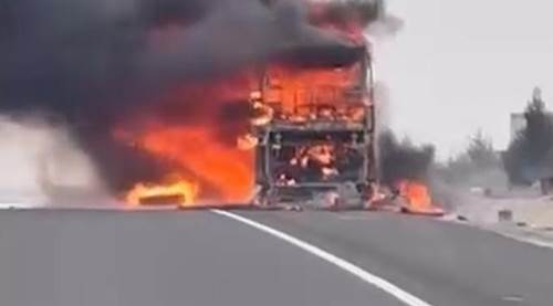 Eskişehir'de seyir halindeki yolcu otobüsü alev topuna döndü!