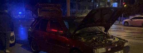 Eskişehir’de seyir halindeyken alev alan otomobilden son anda kurtuldu!