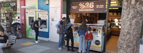Eskişehir’de sıcak hava dondurma tezgâhlarını hareketlendirdi