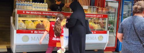 Eskişehir’de sıcak hava esnafı sevindirdi: Dondurmaya yoğun ilgi