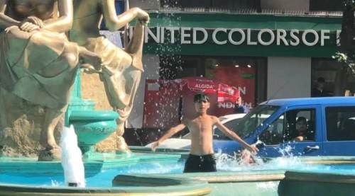 Eskişehir'de sıcaktan bunalan çocukların komik anları