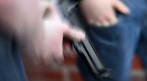 Eskişehir'de silahla alıkoyup etek giydirerek oynattılar