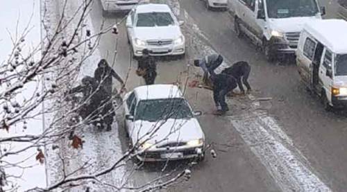 Eskişehir'de simitler yola saçıldı, trafik durdu