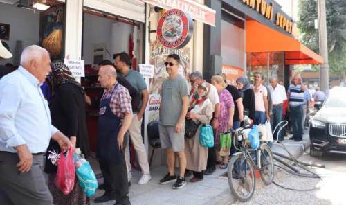 Eskişehir'de sıra dışı yardım: Mevlid Kandili'nde bakın ne dağıttı...