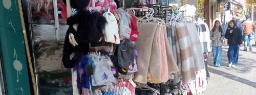 Eskişehir'de soğuk havayla birlikte kışlık alışveriş hareketlendi