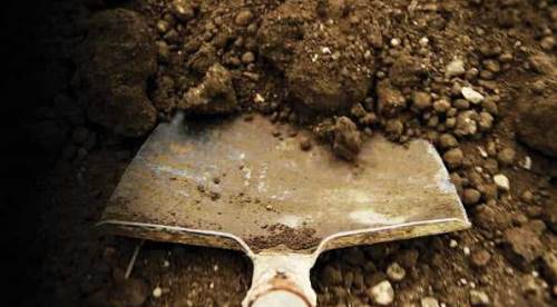 Eskişehir'de şok baskın: Evinin bahçesini kazarken...