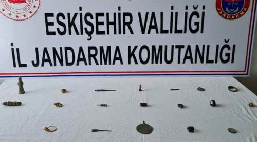 Eskişehir'de şok baskın: Müşteri ararken yakalandılar!