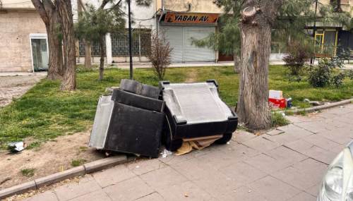 Eskişehir'de sokağa bırakılan eşyalar tepki görüyor