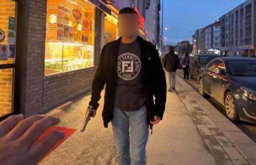 Eskişehir'de sokak fotoğrafçısına oyuncak silah çekti, ceza yazıldı!