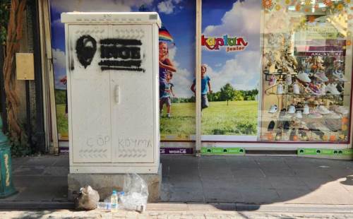 Eskişehir'de sokak ortasına dikilen pano işleri altüst etti!