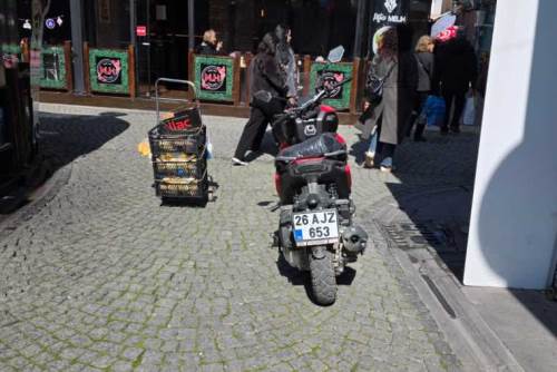 Eskişehir'de sokak ortasında çifte engel