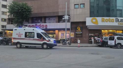 Eskişehir'de sokak ortasında kolonya içip hastanelik oldu!