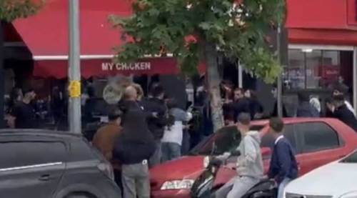 Eskişehir'de sokak ortasında tekmeli yumruklu kavga