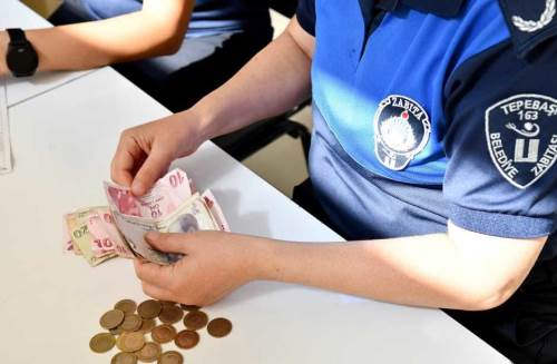 Eskişehir'de sokaklarda 741 lira toplamışlar!