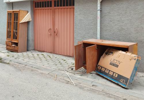 Eskişehir'de sokakta vitrin ve dolap!