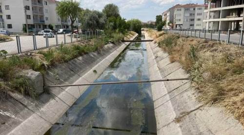Eskişehir'de sulama kanalı alarm veriyor: Hem kötü koku hem kirlilik...