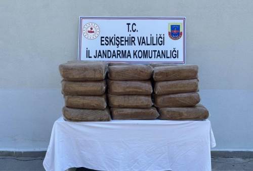 Eskişehir'de şüpheli araçta kaçak tütün ele geçirildi