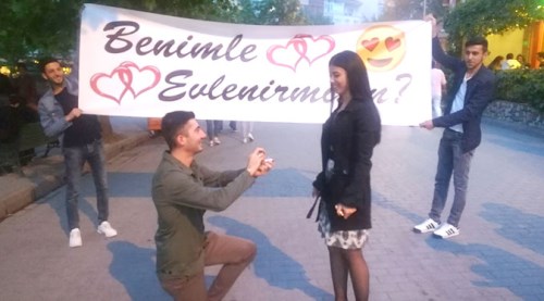 Eskişehir'de sürpriz evlenme teklifi