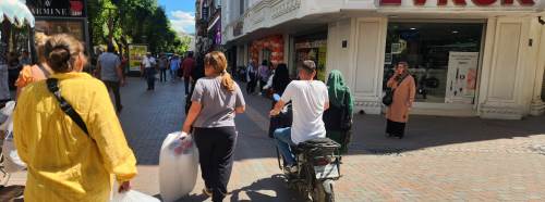 Eskişehir'de tafiğe kapalı caddelerde motosikletler tepki çekiyor