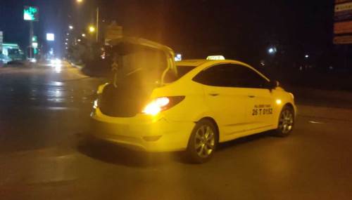 Eskişehir'de taksiye çarpıp hızla kaçtı!