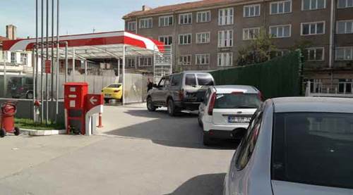 Eskişehir’de tam kapanmada bir garip araç kuyruğu!
