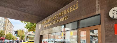 Eskişehir’de tarihi atmosferde kitap keyfi: Açık hava kütüphanesi dikkat çekiyor