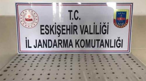 Eskişehir'de tarihi eser operasyonu: 172 sikke ele geçirildi