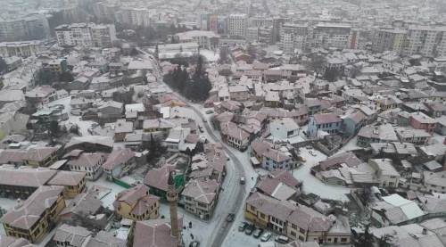 Eskişehir’de tarihi evler karla beyaza büründü