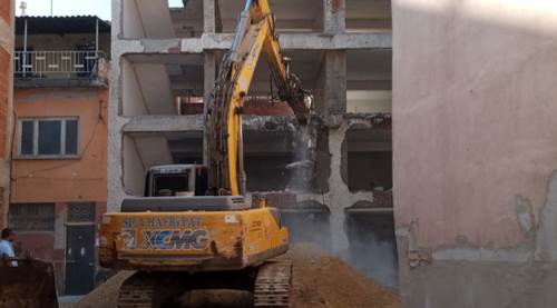 Eskişehir'de tehlike saçan o bina yıkılıyor