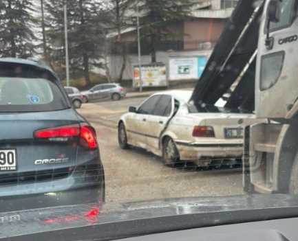 Eskişehir'de tehlikeli kaza: Saniyelerle kurtuldular!