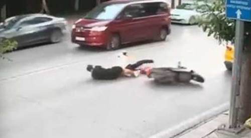 Eskişehir'de tehlikeli kaza kamerada: Kaskı bile yok...